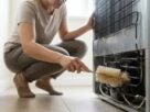 Especialistas em refrigeração japoneses alertam: “Não limpar as serpentinas da geladeira regularmente pode aumentar o consumo de energia e dificultar o resfriamento dos alimentos.”