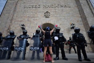Espriella retira itens sobre feminismo e direitos LGBTQIA+ de museu na Colômbia