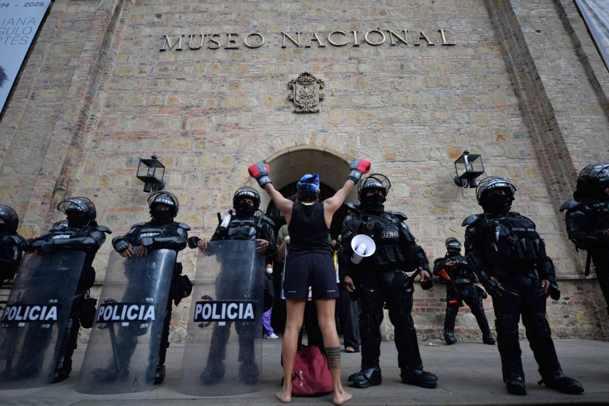 Espriella retira itens sobre feminismo e direitos LGBTQIA+ de museu na Colômbia