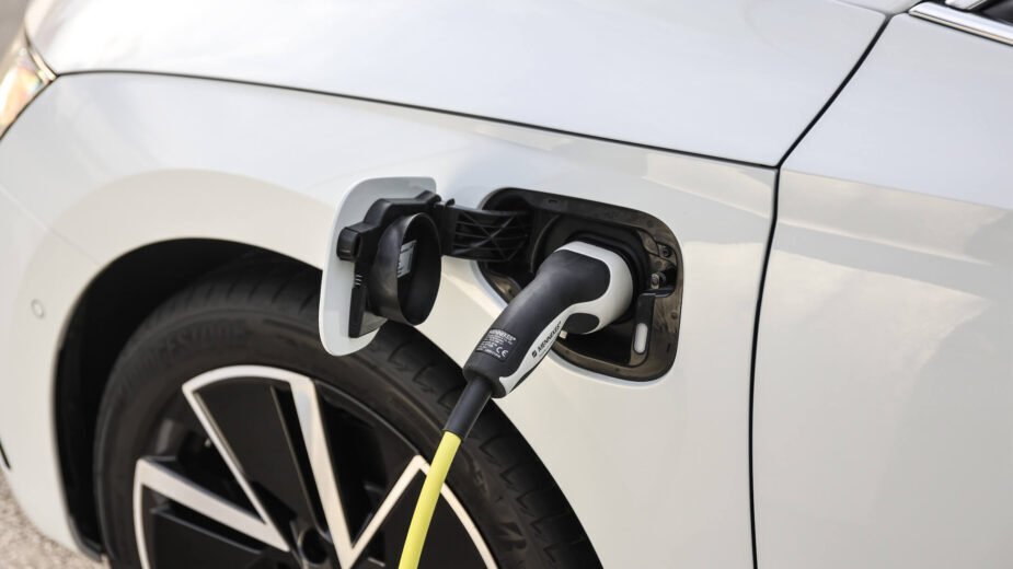 Estudo diz que os PHEV têm emissões seis vezes superiores ao anunciado