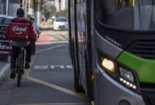 Estudo mostra que distância entre ciclistas e carros fica abaixo do recomendado em São Paulo