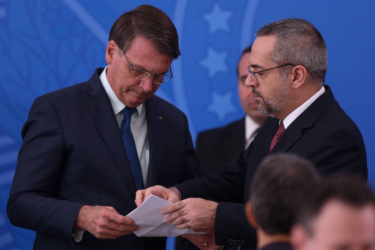 Ex-ministro de Bolsonaro, Weintraub diz que não irá votar e cita suspeitas de corrupção contra Flávio
