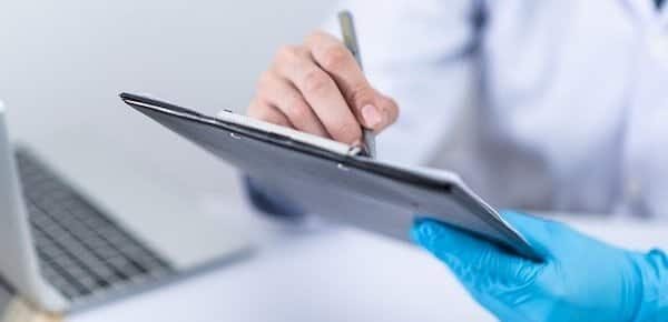 Faculdades para trabalhar em hospitais sem fazer Medicina: veja os principais cursos