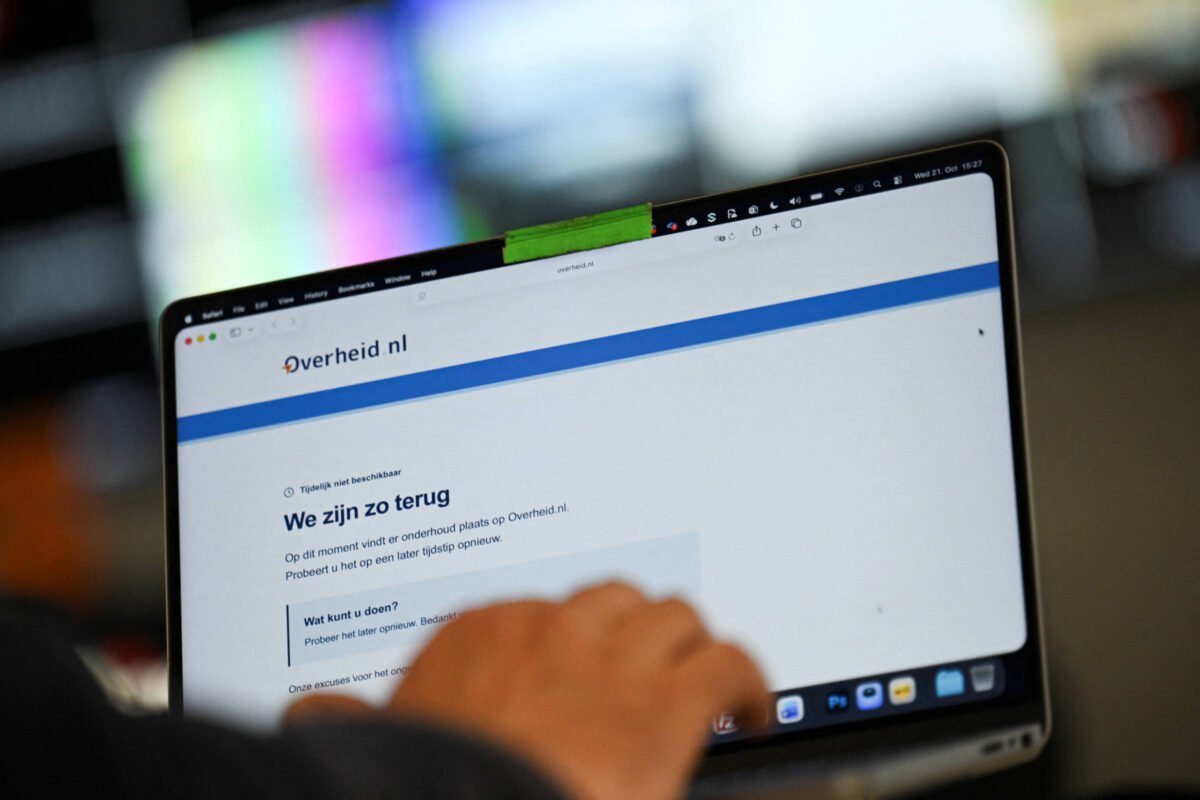 Falha descoberta por IA tira sites de governos do ar e afeta sistema usado no Brasil