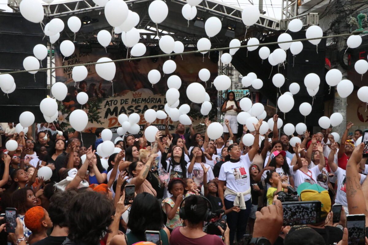 Familiares de mortos em operação que completa um ano na Penha, no RJ, fazem ato por justiça