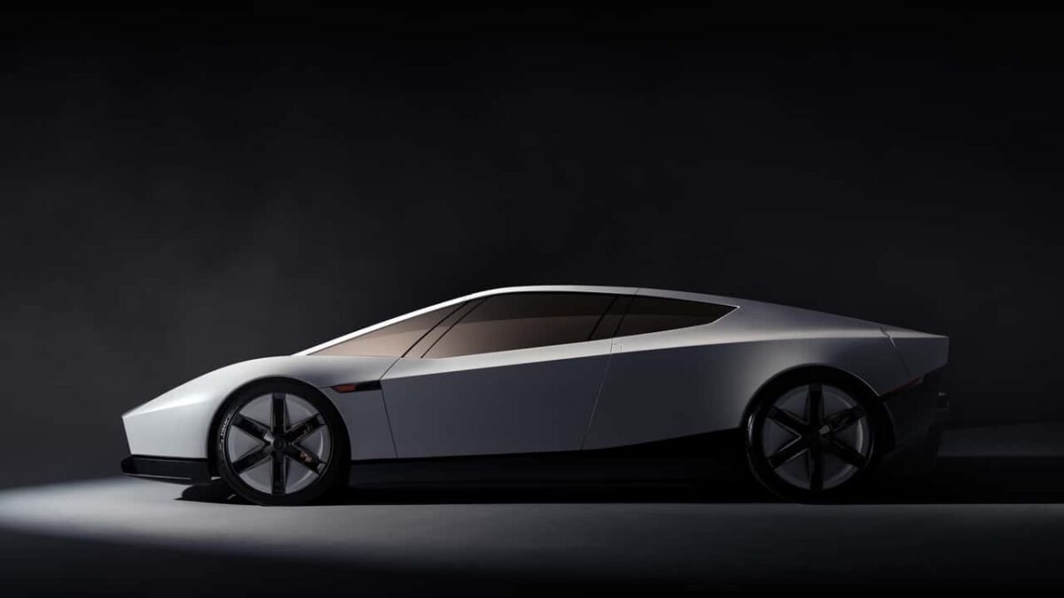Ferrari's CEO Praises The Tesla Roadster: 'We Have To Keep Dreaming'