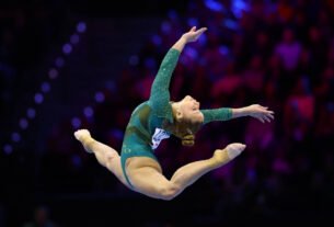 Flávia Saraiva é a 12ª na final do individual geral no Mundial; Lorrane Oliveira fica na 21ª colocação