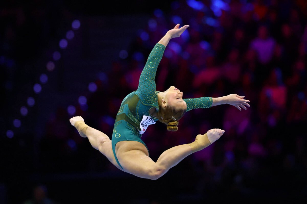 Flávia Saraiva é a 12ª na final do individual geral no Mundial; Lorrane Oliveira fica na 21ª colocação