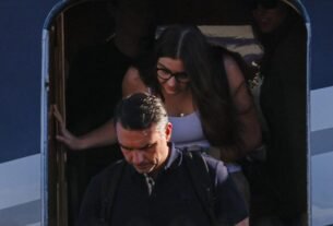 Flávio Bolsonaro chega aos EUA após derrota na eleição