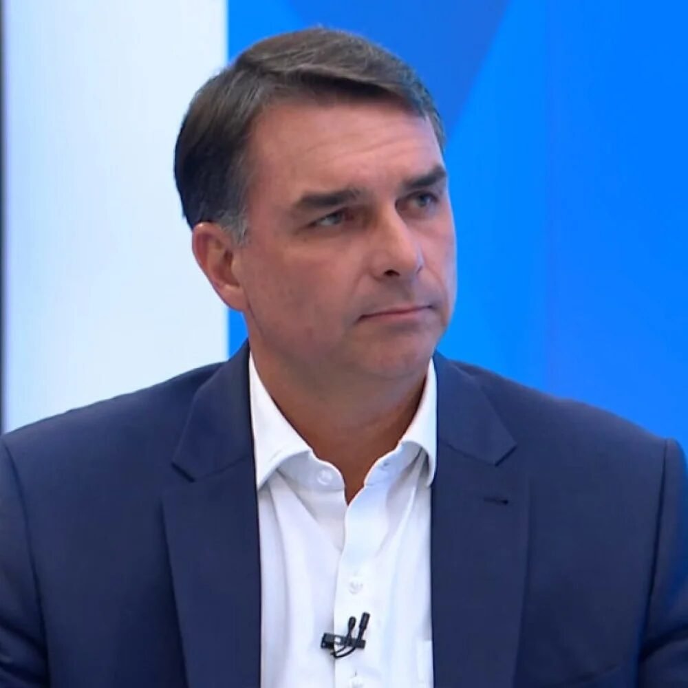 Flávio Bolsonaro pode desistir do impeachment de Moraes