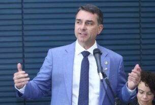 Flávio Bolsonaro propõe vender imóveis, securitizar dívidas e combater corrupção para ajuste fiscal