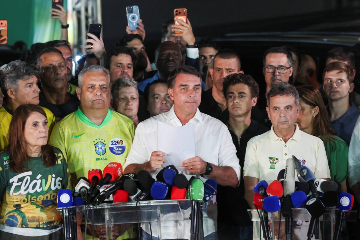 Flávio deve desistir de pedir anulação da eleição e entrará com ação por abuso de poder contra Lula