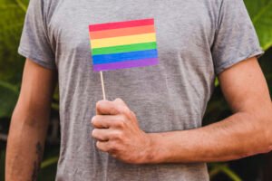 Funcionária de consulado português é condenada por homofobia contra colega