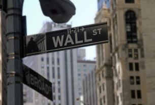 Futuros de NY operam mistos com perda de fôlego das ações de IA; Brent atinge US$ 111