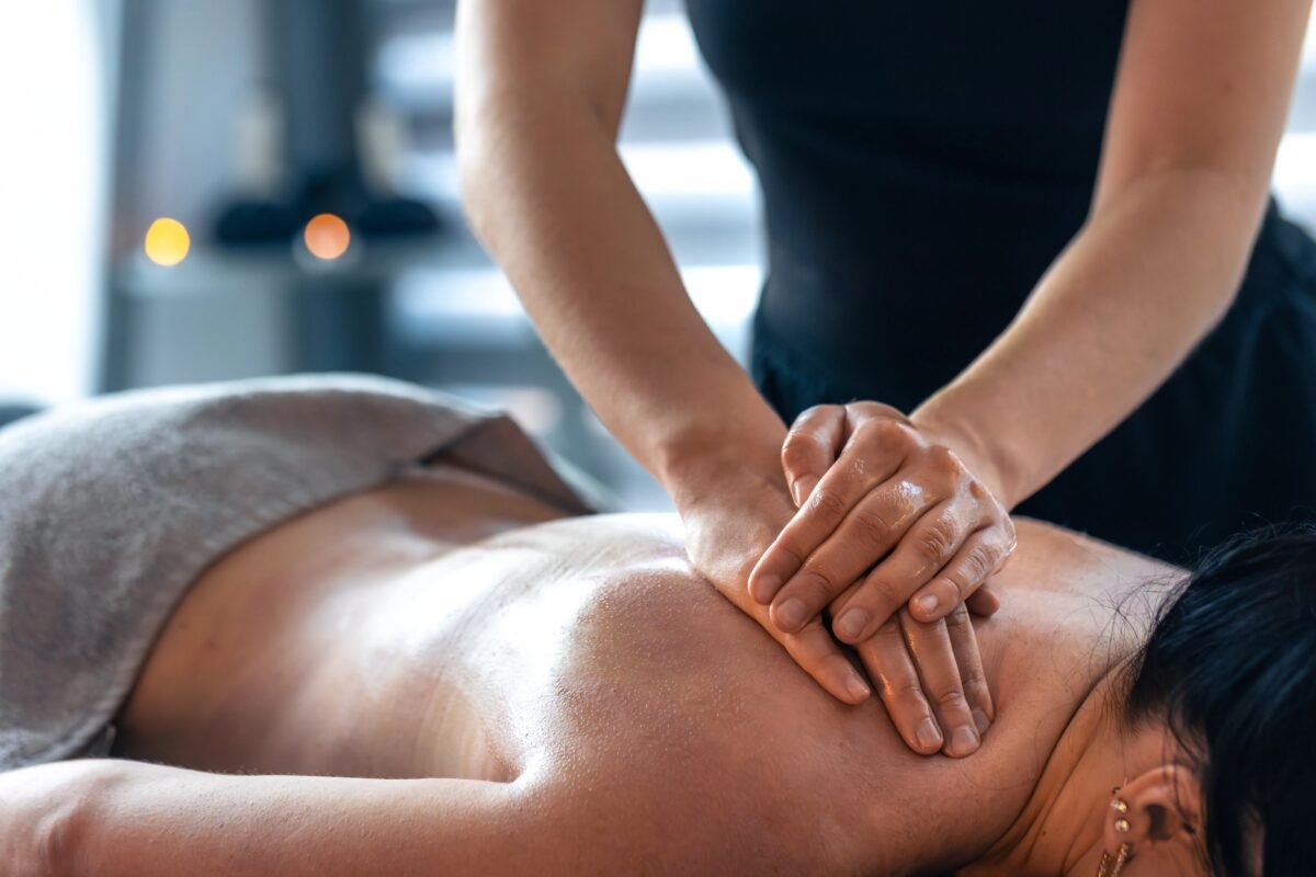 Gelo, massagem e meia de compressão: os truques de recuperação que podem atrapalhar seu treino