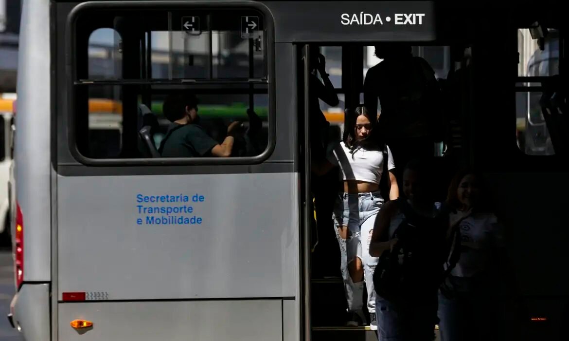 Governo envia ao Congresso proposta de tarifa zero no transporte