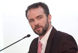 Governo prepara crédito e capacitação para empresas afetadas pelo fim da escala 6x1, diz Durigan