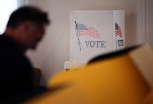 Governo Trump processa Califórnia para barrar 20 mil eleitores que diz não serem cidadãos dos EUA