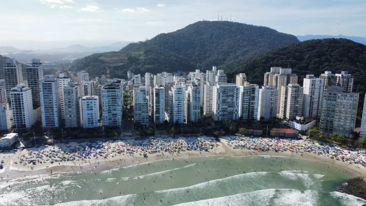 Guarujá vai cobrar taxa de até R$ 145 para entrada de veículos de turistas