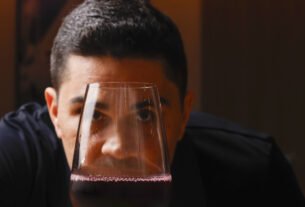 Hábito de beber para se divertir é debatido nas redes sociais e influenciadores dão dicas para reduzir álcool