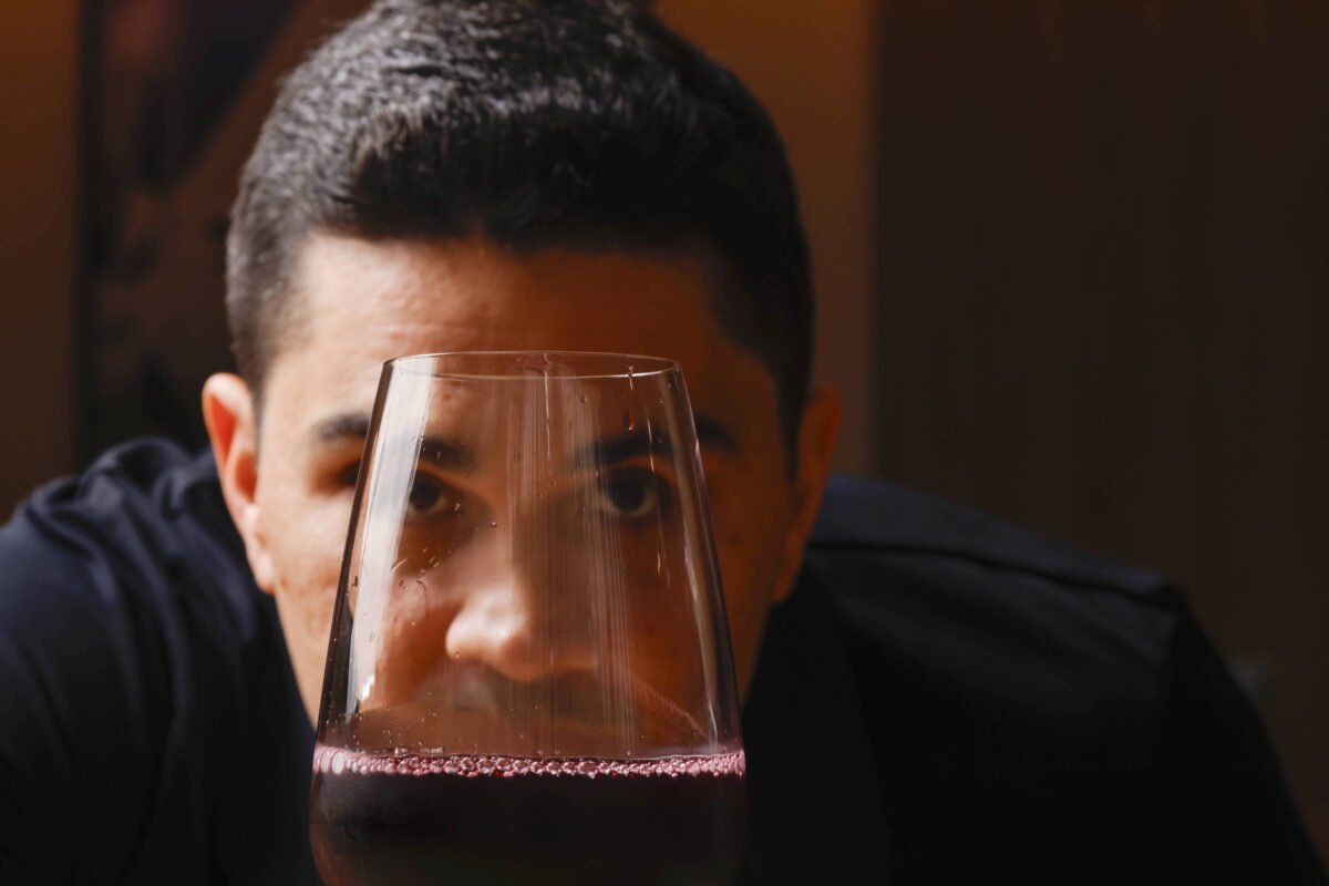Hábito de beber para se divertir é debatido nas redes sociais e influenciadores dão dicas para reduzir álcool