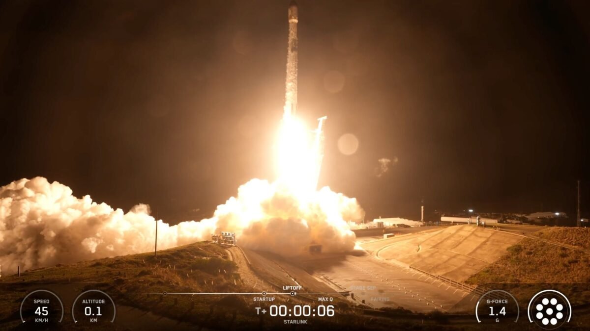 Happy Halloween! SpaceX launches 27 Starlink satellites to orbit from California