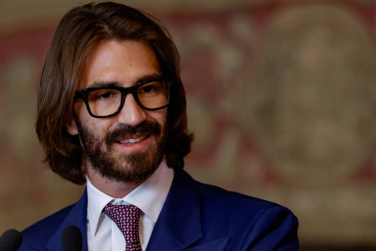 Herdeiro de fundador da Ray-Ban avalia comprar jornal que o critica na Itália