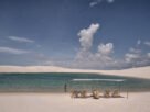 Hospedagem de luxo nos Lençóis Maranhenses tem roteiros longe da muvuca