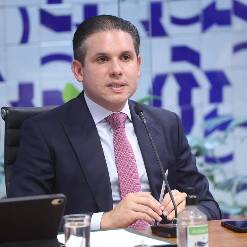 Hugo Motta avança para a volta do voto distrital misto; entenda sistema