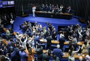 Imprensa estrangeira vê vitória de Lula em aprovação do fim da 6x1