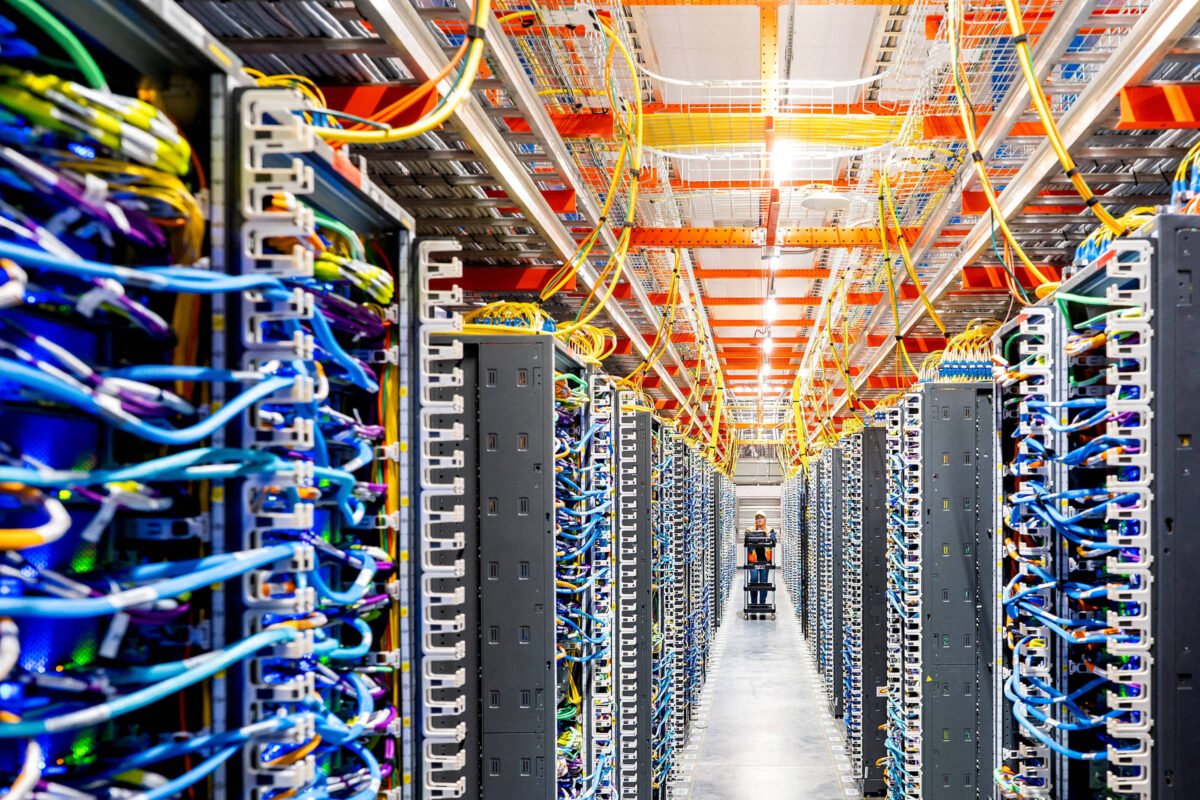 Investimentos globais em data centers devem superar US$ 2 trilhões até 2028