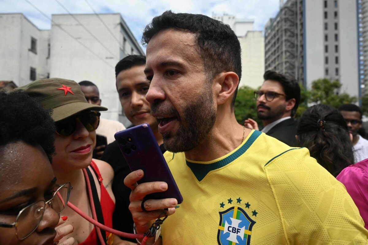 Janones é internado em UTI com arritmia cardíaca após debate entre Lula e Flávio Bolsonaro