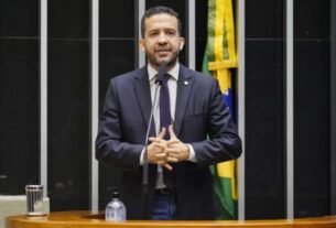 Janones: veja os sintomas do problema cardíaco que causou a internação do deputado