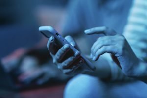 Juíza manda reativar perfis bloqueados em rede social sem explicação