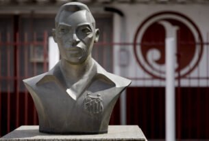 Juventus remove busto de Pelé de estádio da rua Javari