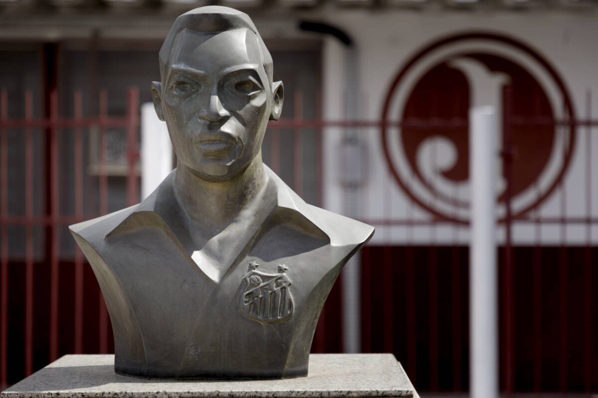 Juventus remove busto de Pelé de estádio da rua Javari