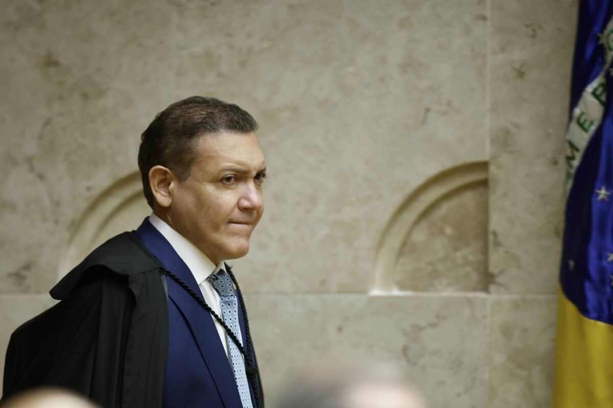 Kassio e Mendonça propõem proibir canais de WhatsApp políticos nas 48 horas antes do segundo turno