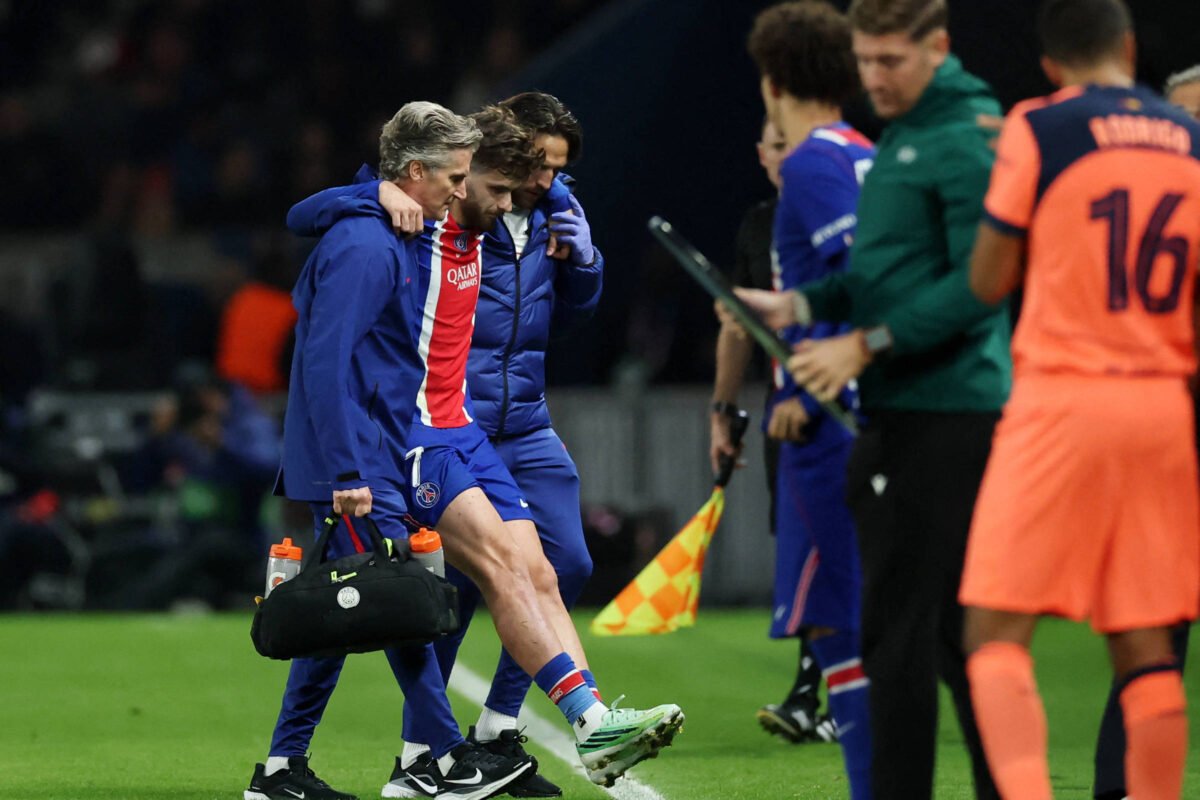 Kvaratskhelia vê temporada com o PSG em risco após ruptura do ligamento cruzado anterior