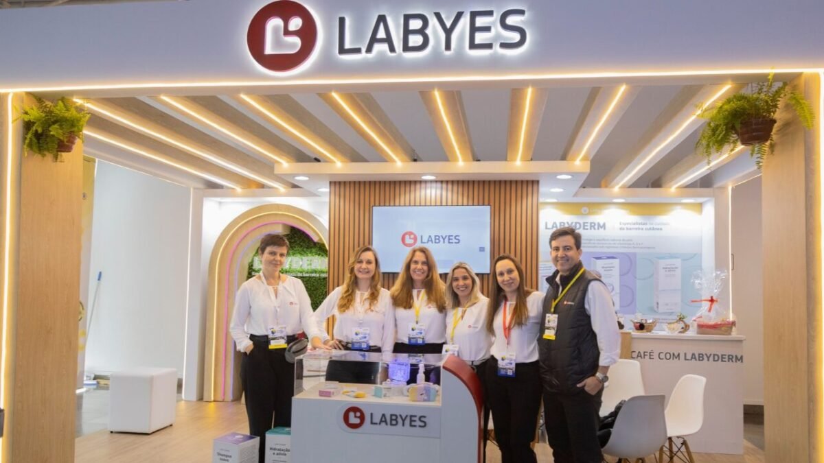 Labyes celebra um ano de Labyderm durante congresso de Dermatologia Veterinária