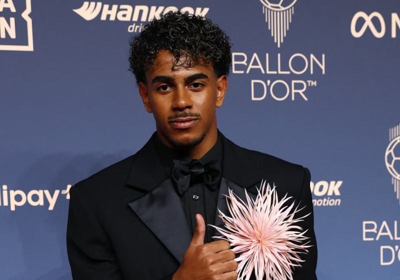 Lamine Yamal faz história aos 19 e ganha prêmio de melhor jovem jogador do mundo pela 3ª vez