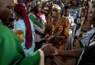 Líderes religiosos usam fé para combater boatos sobre ebola na República Democrática do Congo