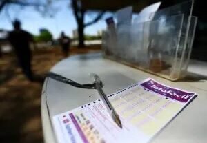 Lotofácil hoje, concurso 3815: confira o resultado sorteado nesta terça (27)
