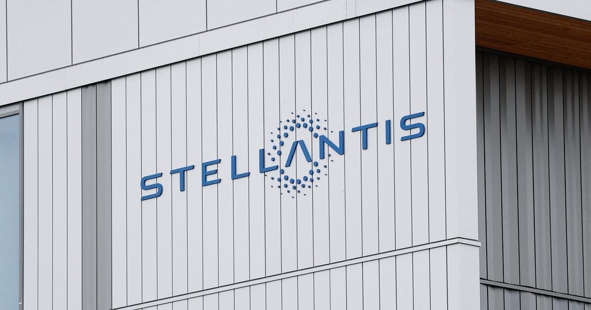 Lucro operacional da Stellantis aumenta à medida que cortes de custos ganham força