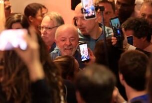 Lula agradece votos e diz que teve de vencer intromissão vinda de fora