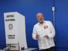 Lula critica Flávio, fala em “livros ou armas” e diz que aceitará resultado
