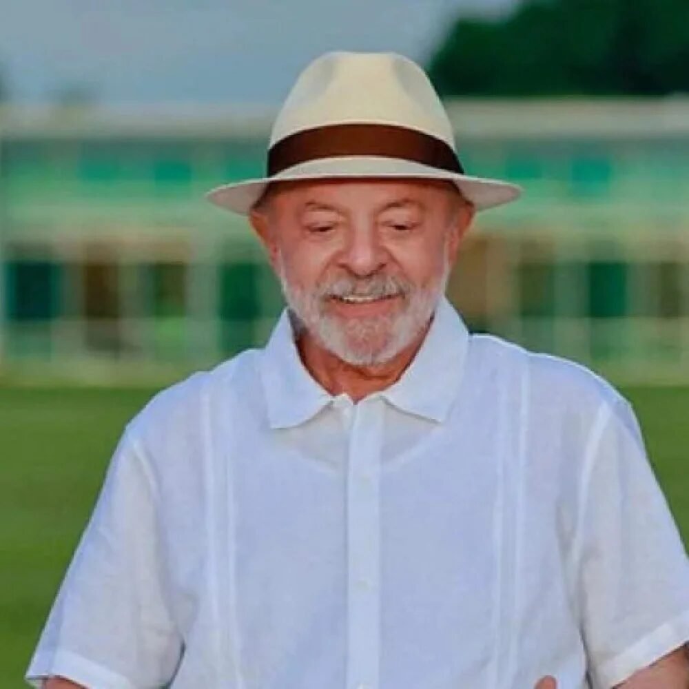 Lula diz que Flávio "deve alguma coisa" ou "tem medo da democracia"