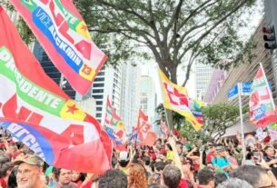 Lula em SP: milhares de pessoas vão à Avenida Paulista na última comitiva do candidato
