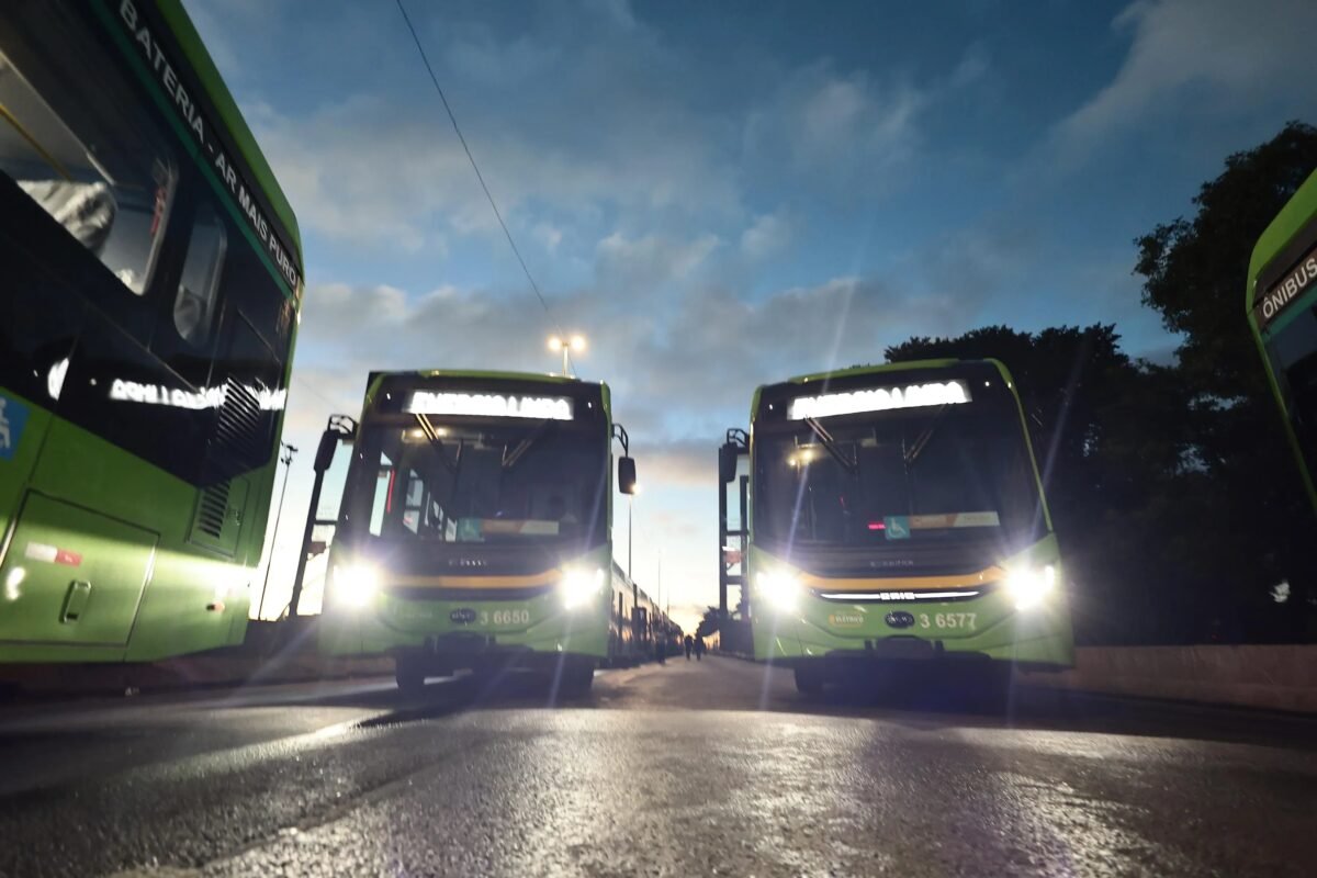 Lula promete transporte público de graça aos finais de semana
