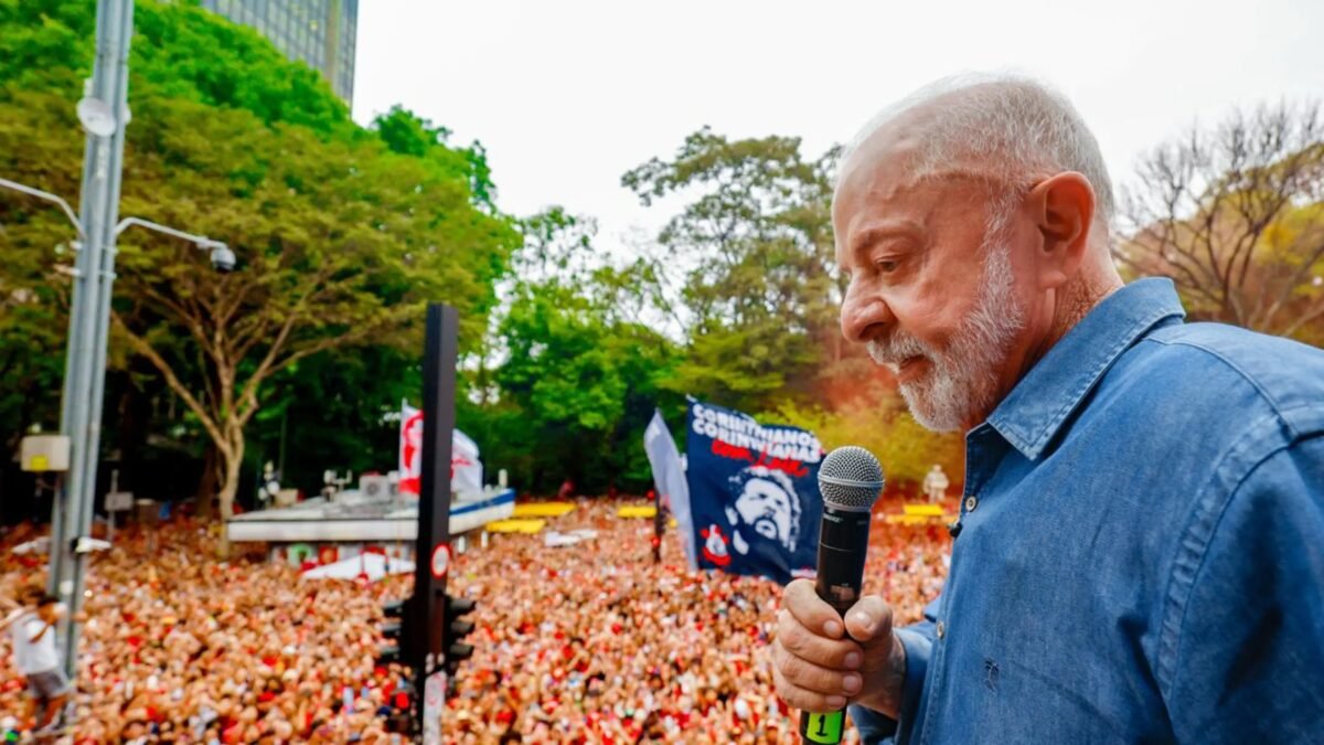Lula vai autorizar TSE a quebrar seu sigilo e de seus filhos