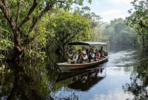 Mais de 400 ilhas formam um labirinto no Rio Negro, onde a água pode variar até 10 metros entre a cheia e a vazante: o parque nacional da Amazônia onde praias aparecem em determinadas épocas e parte da floresta fica submersa durante as enchentes.